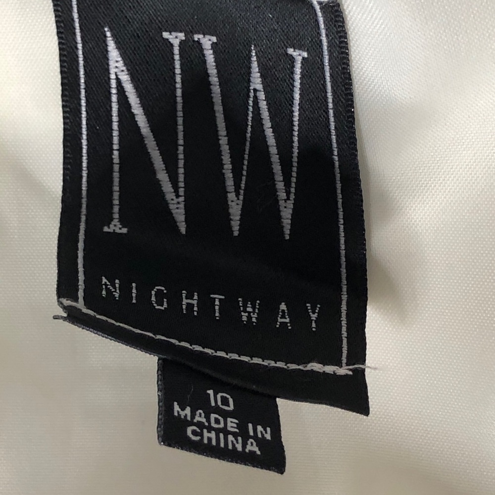 NIGHTWAY sleeveless satin cocktail dress | 10 - Picture 5 of 7
